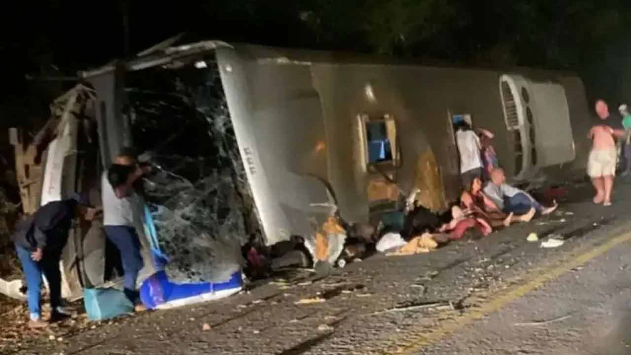 ব্রাজিলে ভয়াবহ বাস দুর্ঘটনা, নিহত কমপক্ষে ১৫ জন